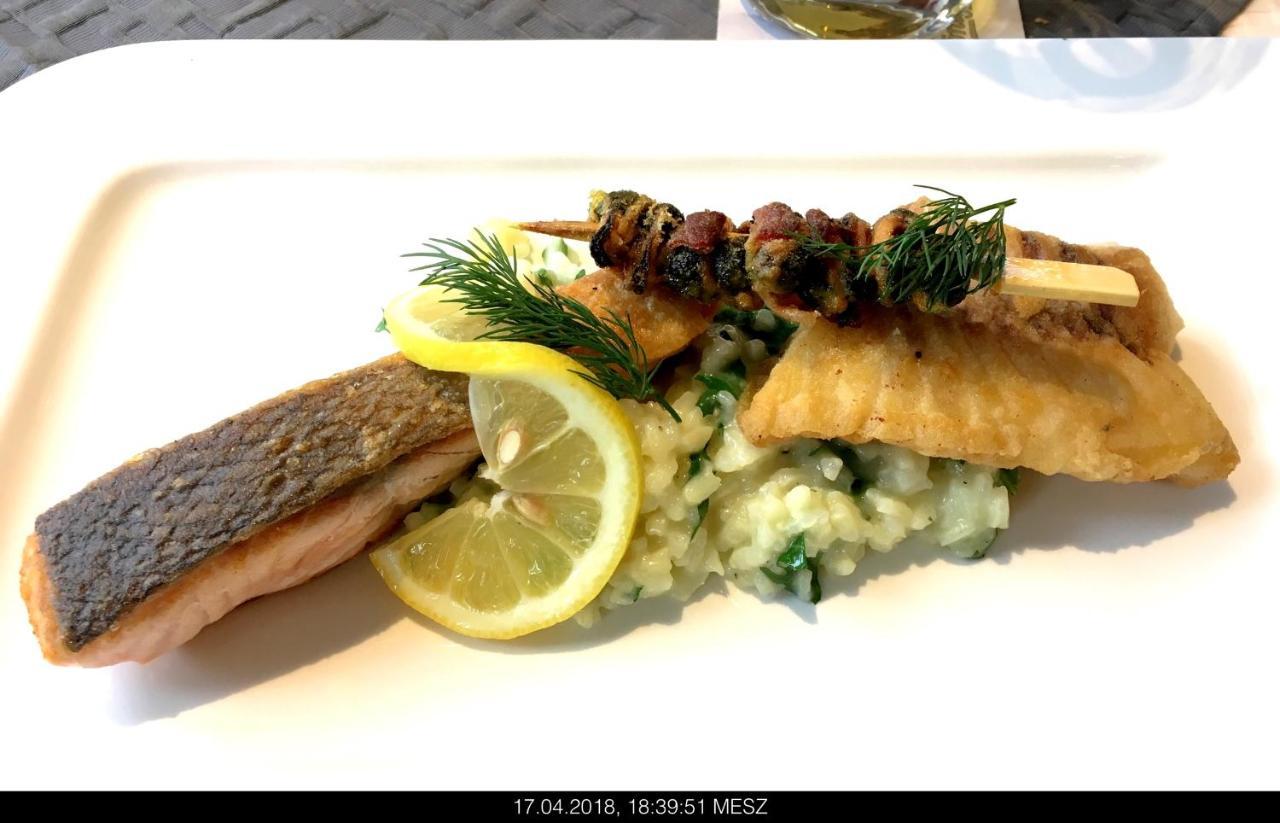 Gasthaus Knudsen Utersum Luaran gambar